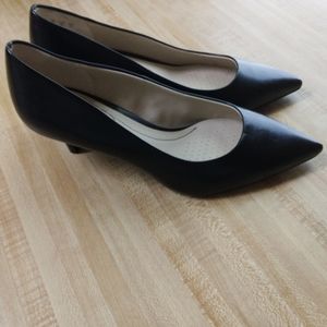 New!! Black heels